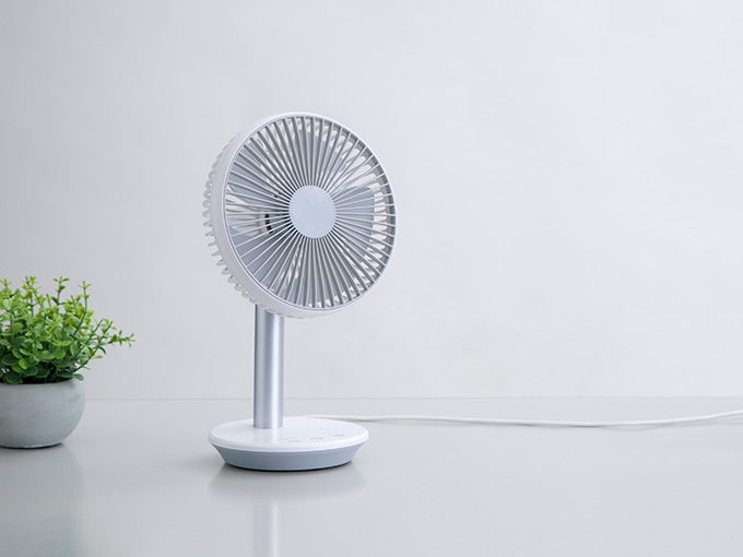 CORDLESS STAND DESK FAN（充電式 スタンドデスクファン）｜PRODUCT